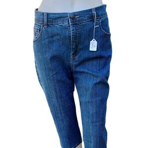 51428...Gloria Vanderbilt Crop Jeans Size 8P, W28" 17"Inseam 10"Rise